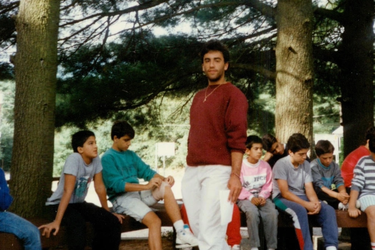 Unger-Josh-Tevekelian-addresses-children-under-the-trees-at-Camp-Haiastan-in-1989